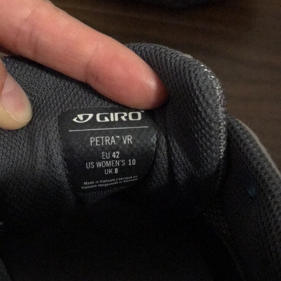 Like-new Giro cycling/biking 2-bolt shoes - Picture 9 of 13